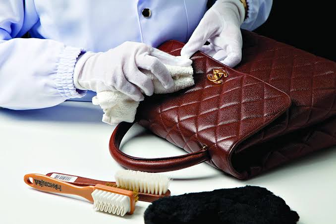 The 5 best handbag cleaning services in Lörrach – gently refreshing luxury accessories